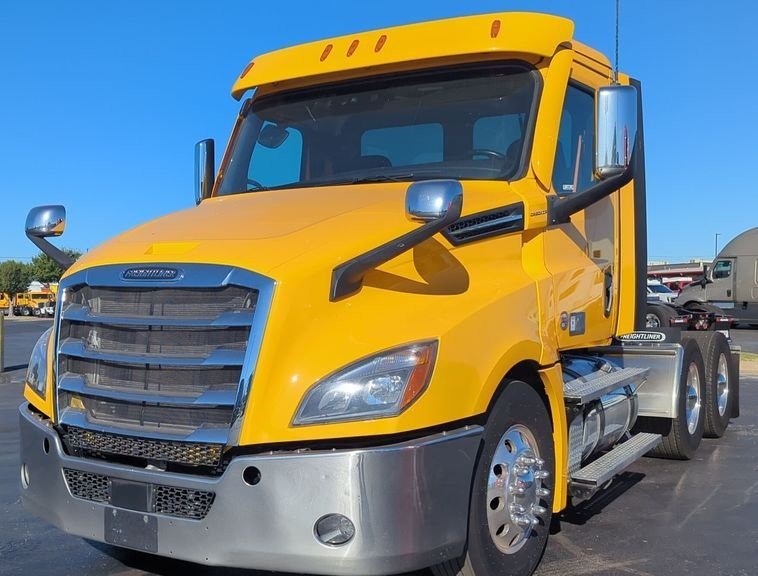 2021 Freightliner Cascadia Semi Truck