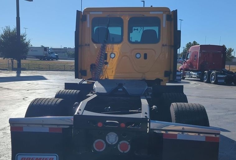2021 Freightliner Cascadia Semi Truck