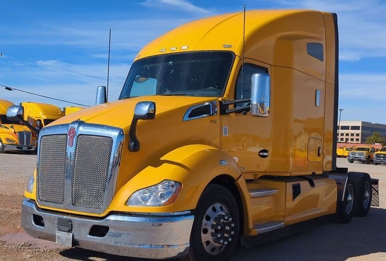 2021 Kenworth T680 Yellow