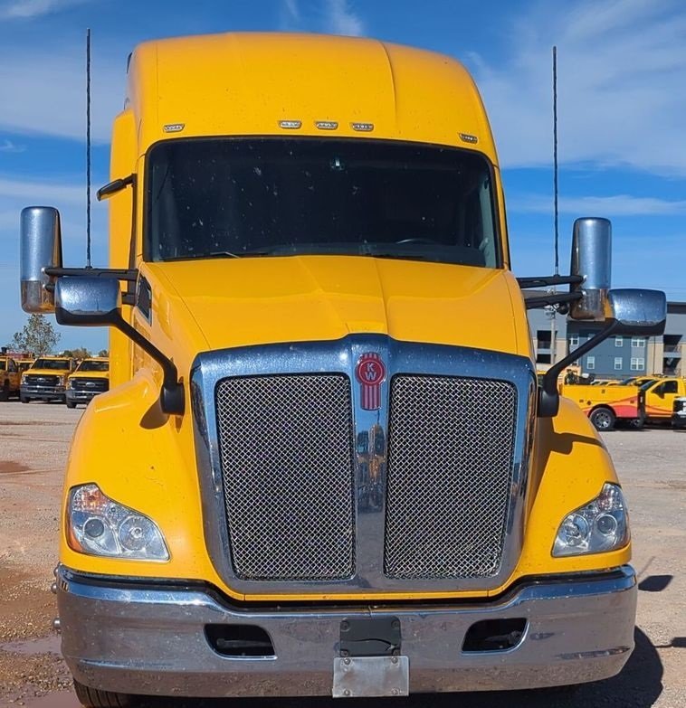 2021 Kenworth T680 Yellow