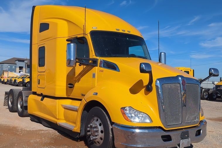2021 Kenworth T680 Yellow