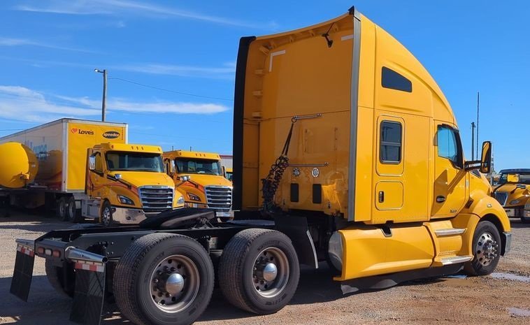 2021 Kenworth T680 Yellow