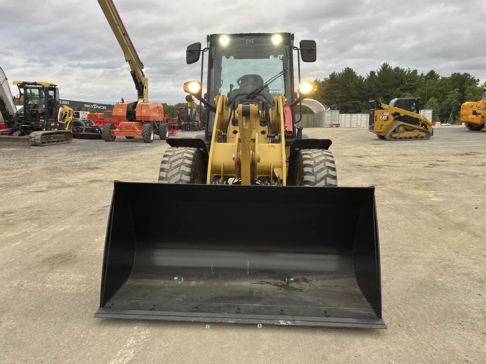 2023 Caterpillar 908