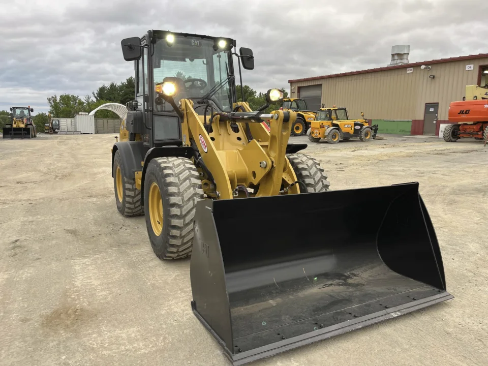 2023 Caterpillar 908