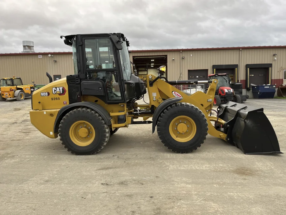 2023 Caterpillar 908