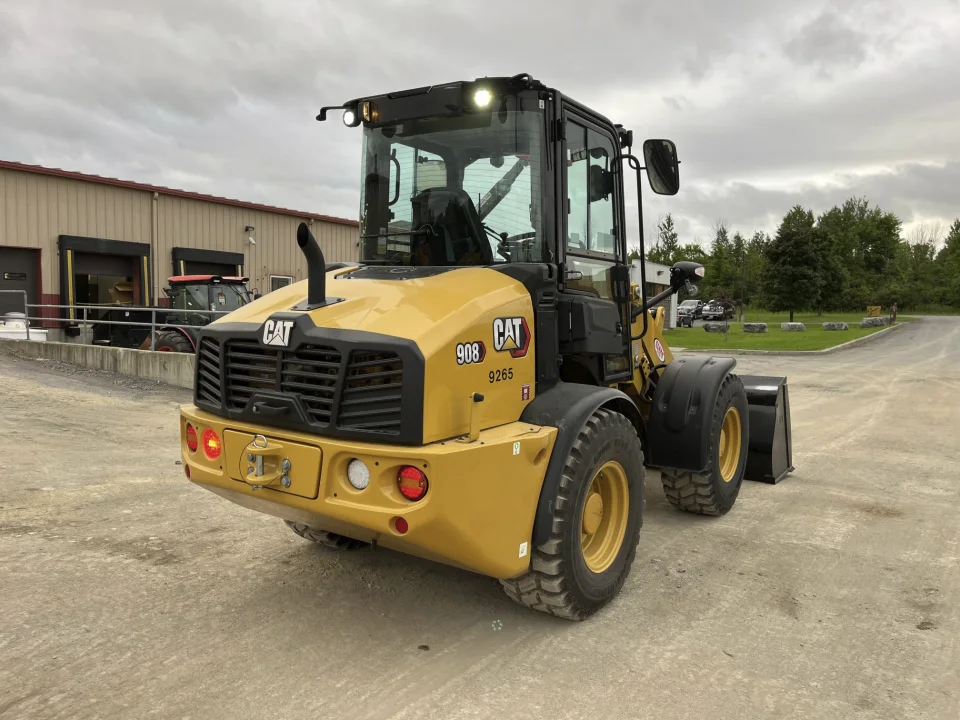 2023 Caterpillar 908